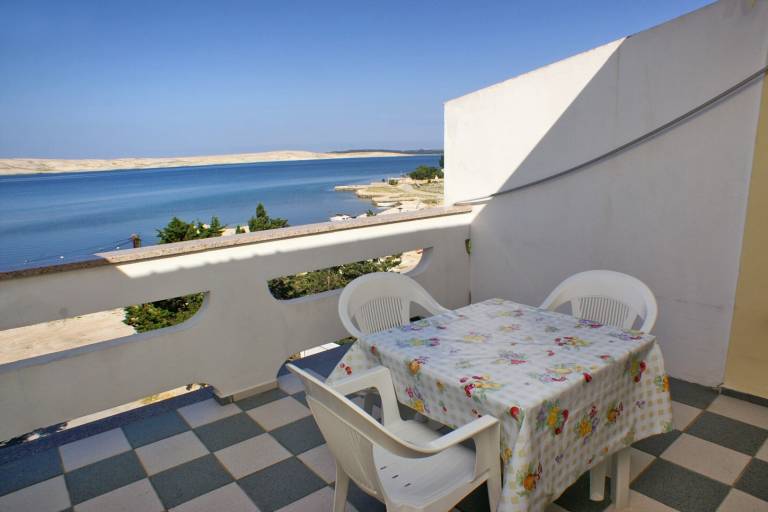 Studio flat near beach Kustići, Pag (AS-4129-a) in Senj