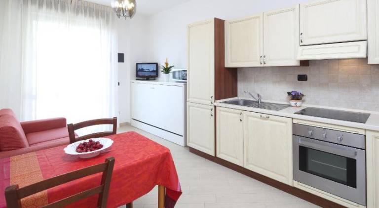 Charming serviced apartment with terrace & yard | Beach nearby | Dogs allowed — photo 5