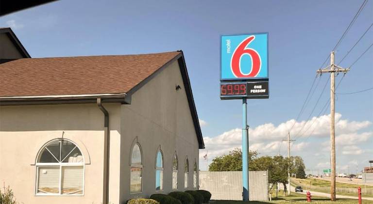 Motel 6 Omaha, NE - IAT West — photo 3