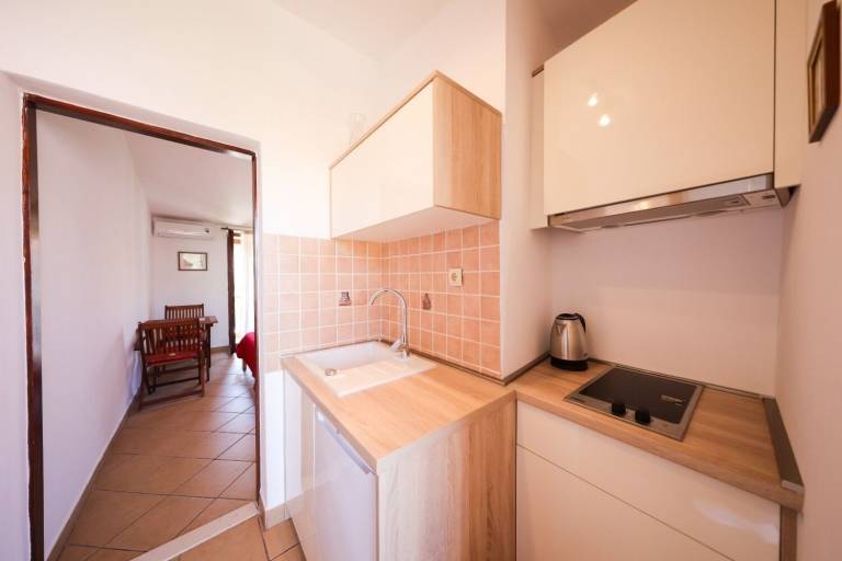 Holiday apartment with patio & barbecue | Sea view — photo 3