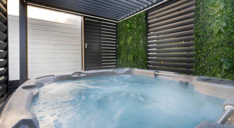 Beautiful vacation home with hot tub | Pets allowed — photo 5