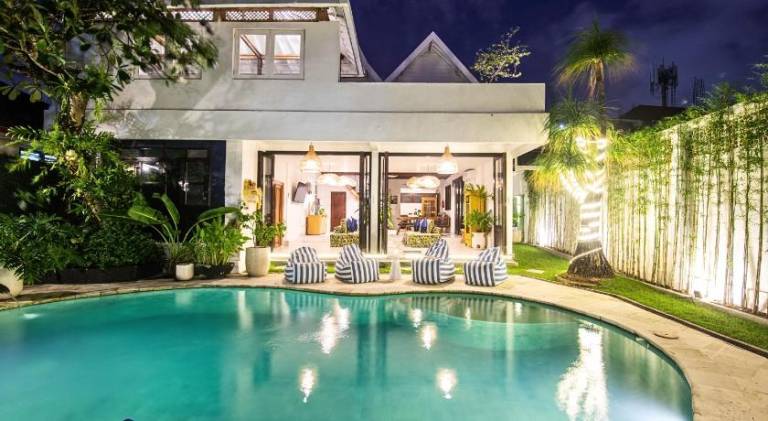 Monroe 3BR Luxury Villa Seminyak with Concierge Netflix Private Pool 900m to Beach in Kuta