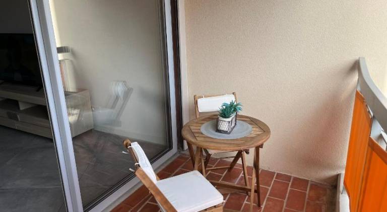 Apartment with private pool & patio — photo 5
