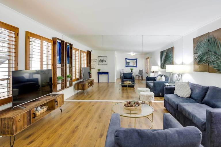 Condo Knox / Henderson