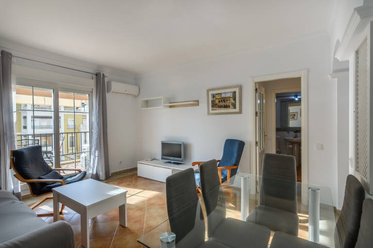 Fully equipped rental apartment with terrace, pool & yard | Beach nearby | Pet-friendly — photo 3
