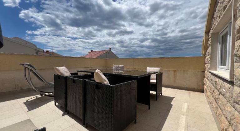 Holiday apartment with 2 rooms for 4 persons in Podstrana