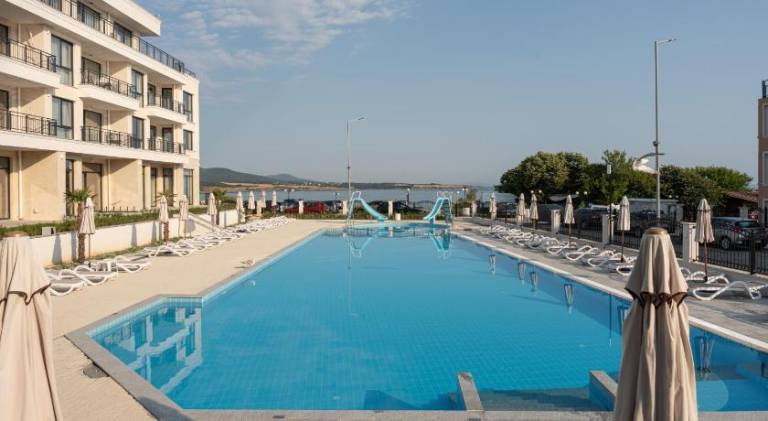 Serviced apartment with pool, garden & terrace | Beach nearby | Dogs allowed — photo 3