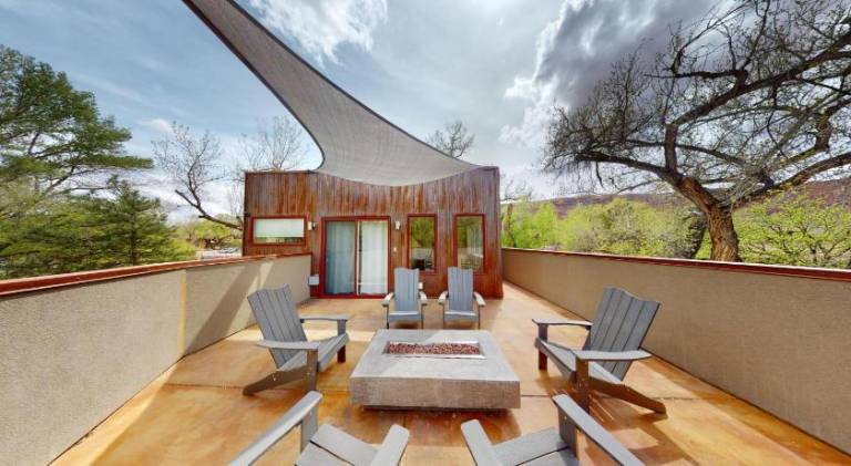 House with jacuzzi — photo 3