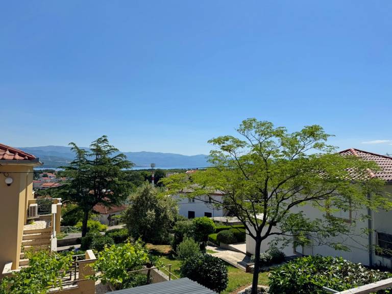 Apartment with BBQ & patio | Sea view — photo 3