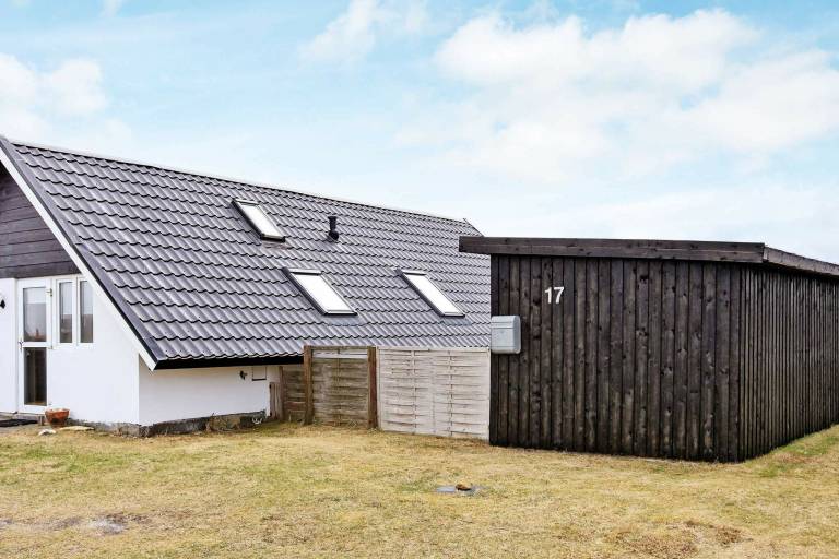 Vacation home with barbeque & terrace — photo 2