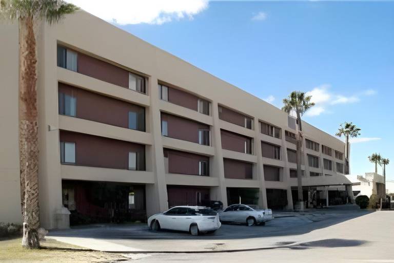 La Quinta Inn & Suites by Wyndham El Paso East — photo 2