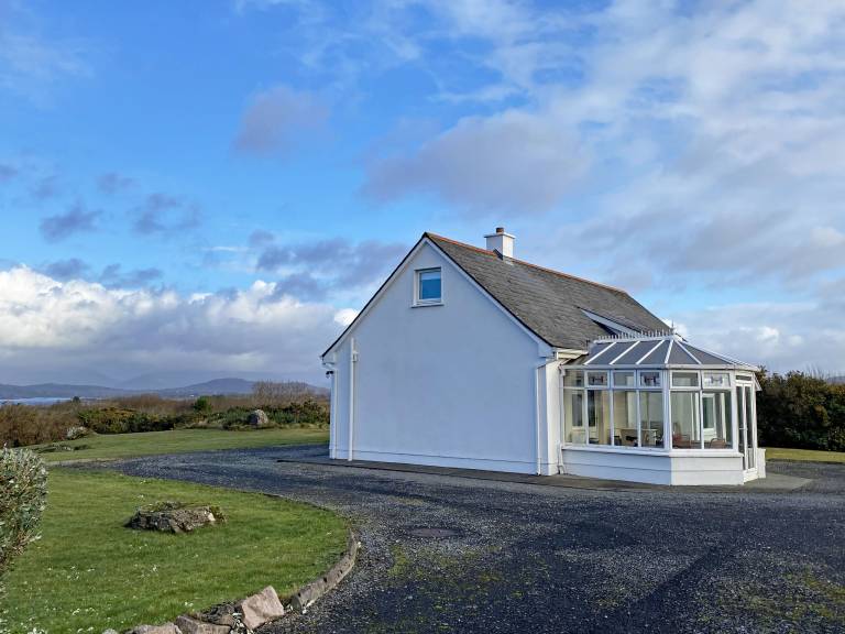 Fully equipped lovely house with yard | Pets are welcome in Galway