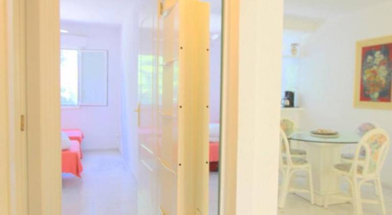 Rental apartment with patio — photo 4