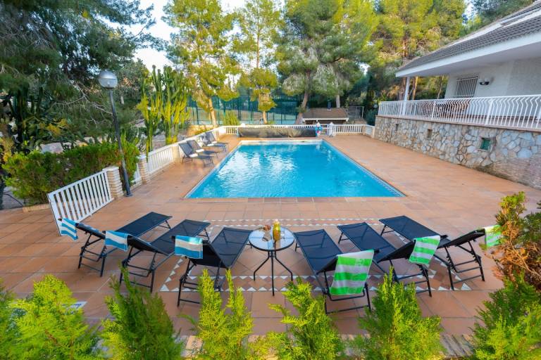 Villa with patio, garden & private pool | Panoramic view — photo 2