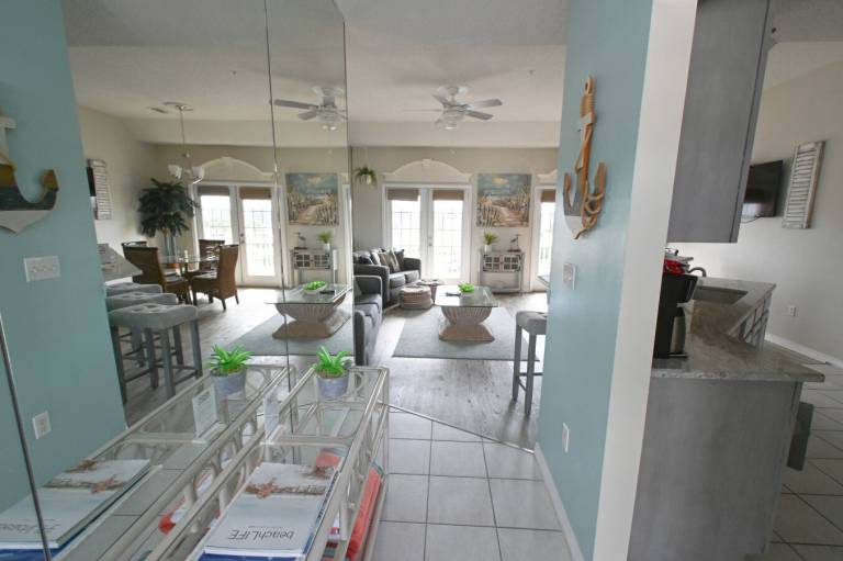 Family-friendly pleasant condo with hot tub, patio & private pool | Water view | Next to the beach | Dogs allowed — photo 5