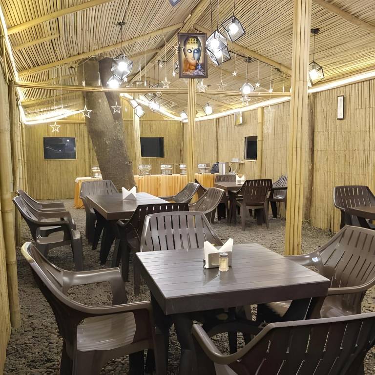 Cedar Woods - A Boutique Resort In House Parking — photo 5