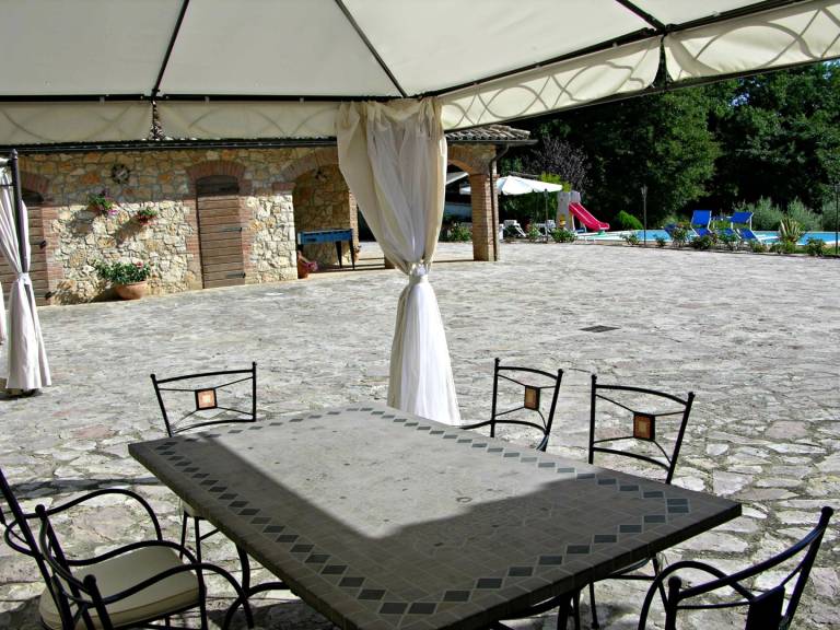 Rental apartment with yard, barbecue & pool | Garden view — photo 5