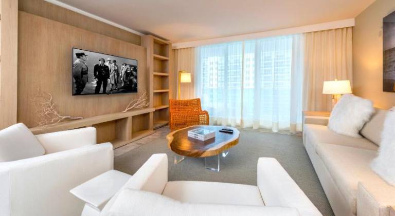 Apartment with jacuzzi | Near Miami Beach Botanical Garden in Miami Beach, FL