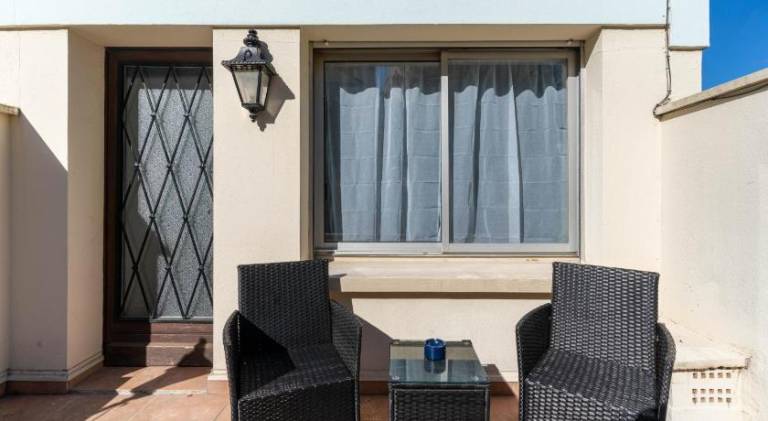 Apartment with patio — photo 4