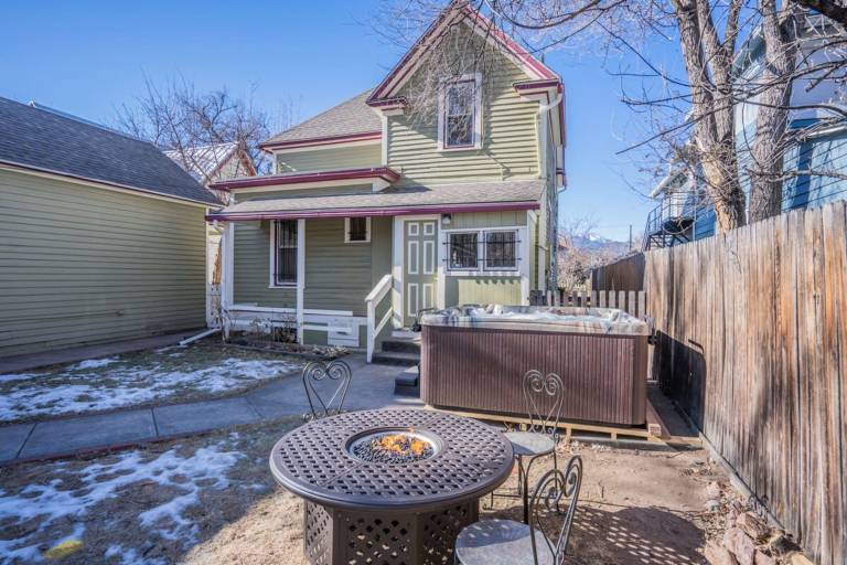 5BR Charm Hot Tub Fire Pit Downtown — photo 4