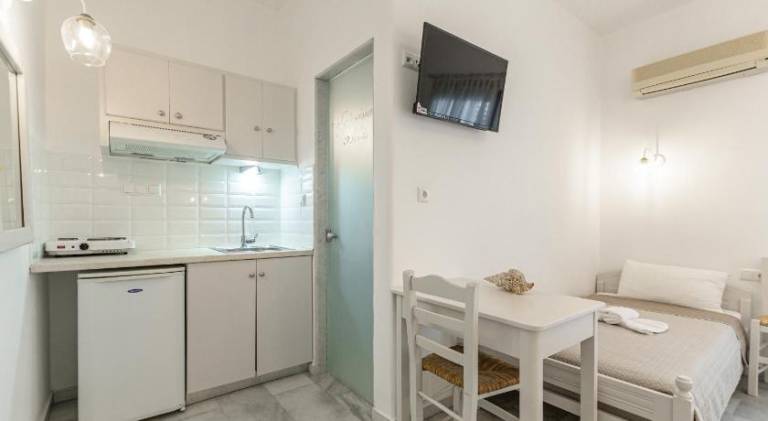Lovely serviced apartment with pool, garden & patio | Close to the beach | Pets are welcome — photo 2