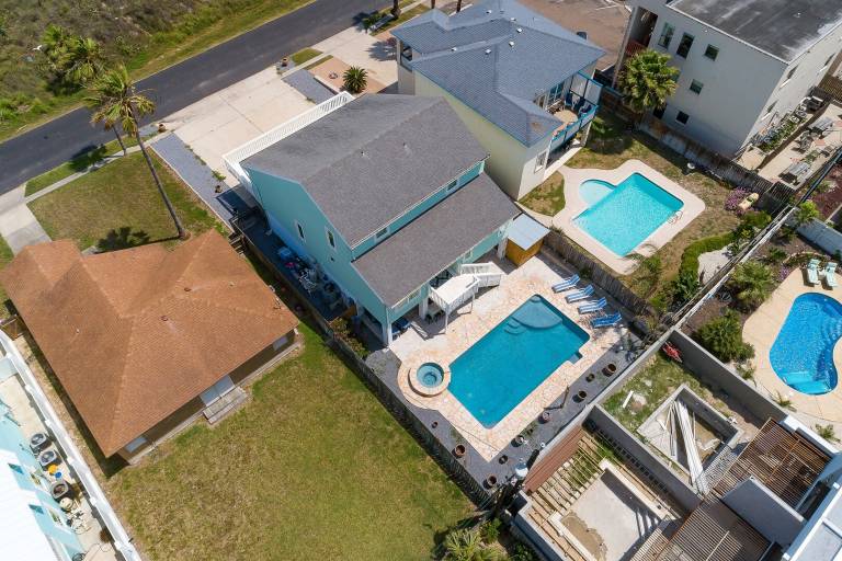 Vacation home with private pool & yard — photo 2