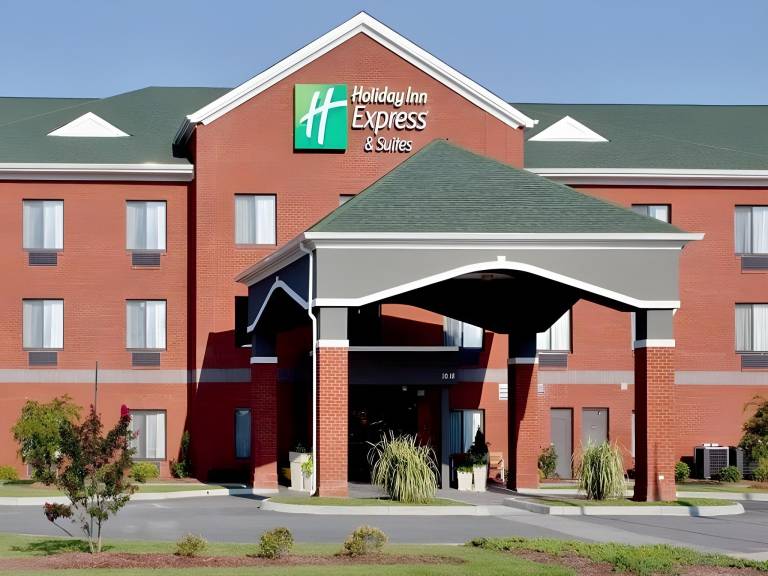 Holiday Inn Express Hotel & Suites Suffolk By IHG in Suffolk, VA