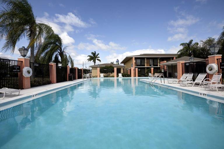 Americas Best Value Inn Florida Turnpike & I-95 — photo 2