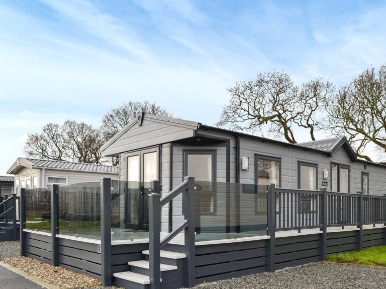 Child-friendly charming cottage with yard | River view | Pets allowed in Bridlington