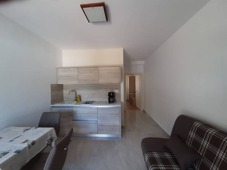 Apartment with garden & patio | Garden view — photo 3