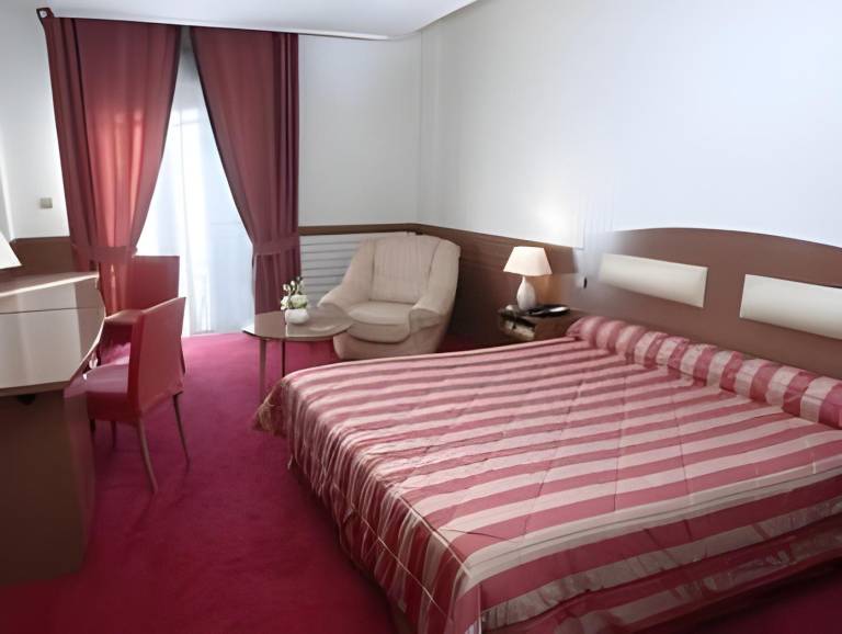 Hotel Le Berry Saint-Nazaire in Trignac
