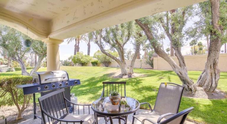 Holiday apartment with jacuzzi & pool in Palm Desert, CA