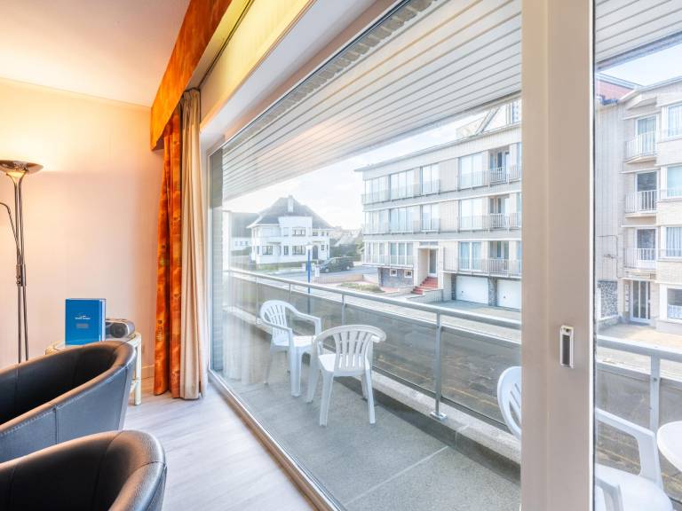 Stylish flat right on the beach — photo 2