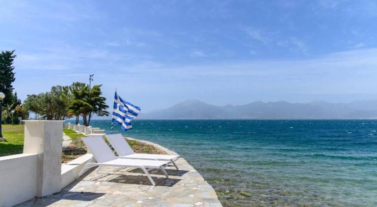 Villa Filoxenia - by the sea - up to 12 guests — photo 4