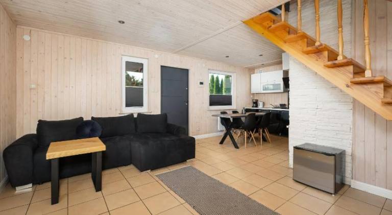 Lodge with patio, yard & barbeque — photo 3