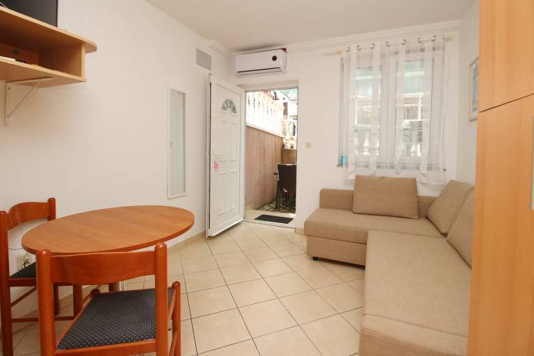 Apartment with patio & barbeque — photo 4