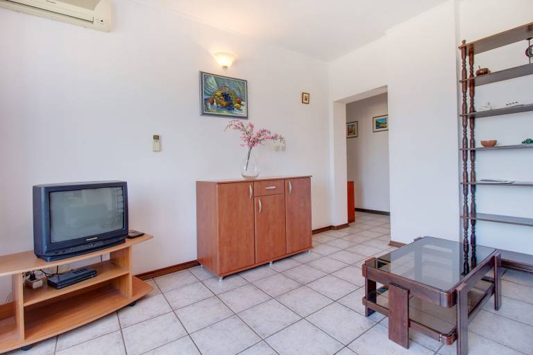 Rental apartment with garden | Garden view — photo 2