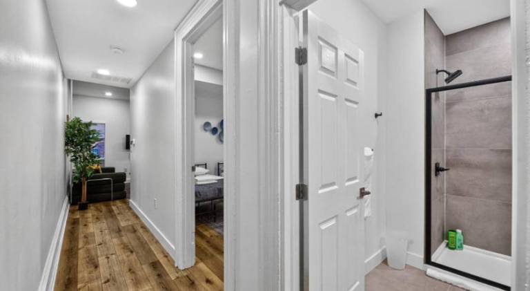 Brand New 2BR in the Heart of Center City that Sleeps 14 people — photo 4