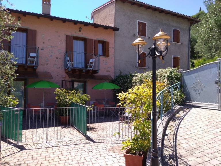 Rental apartment with garden — photo 3