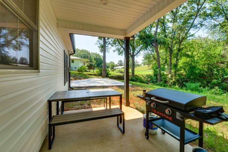 1 Mi to Lake Hartwell: Updated Retreat w/ Patio! — photo 3