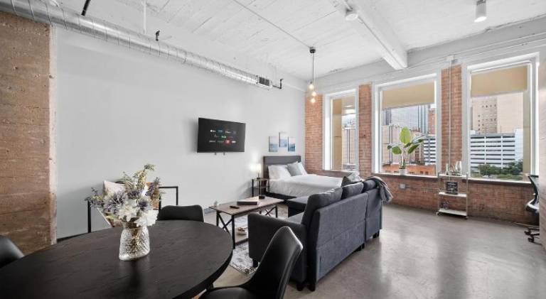 Charming apartment with pool | Next to Pioneer Park | Dogs allowed — photo 2
