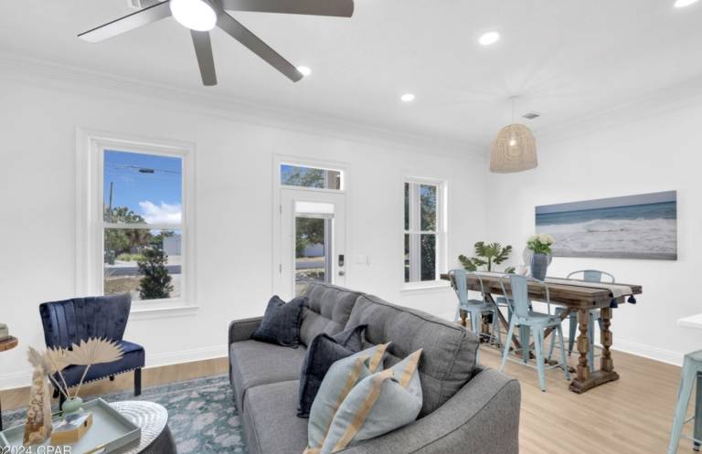 Child-friendly vacation home with yard, barbecue & patio | Beach view | Close to the beach | Dogs allowed — photo 5