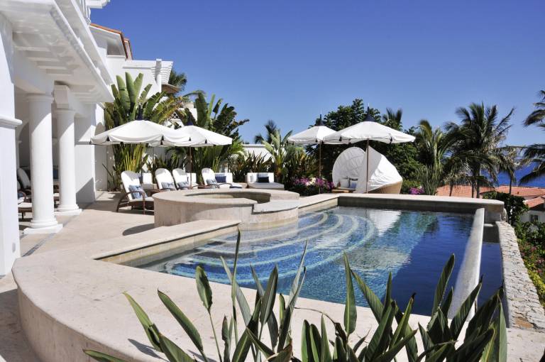 Glamorous 5BR Villa with Jacuzzi Pool and More