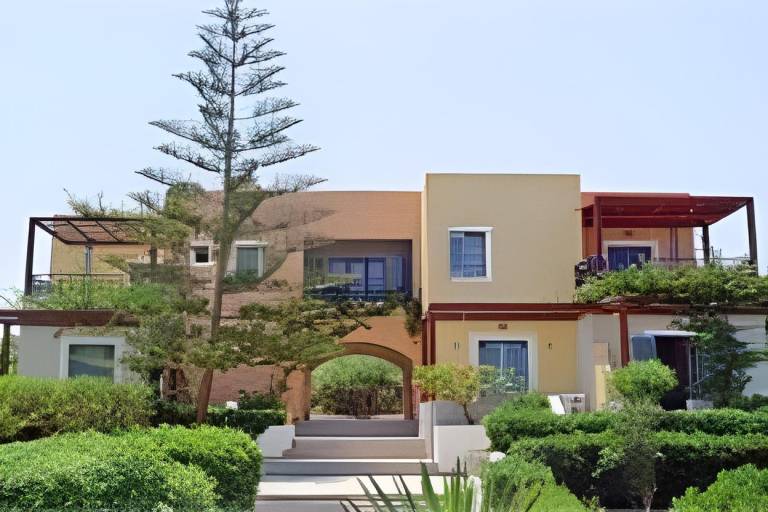 Serviced apartment with pool, yard & patio | Pet-friendly in Hersonissos