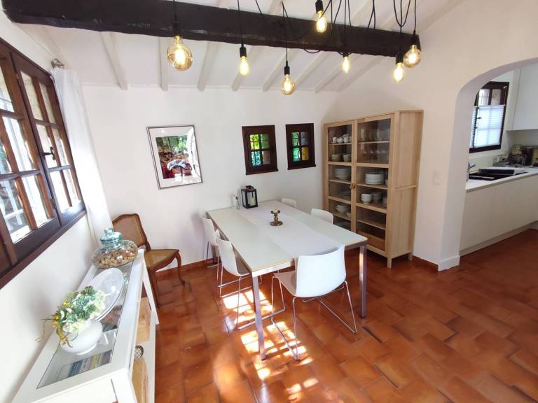 Vacation home with barbeque & garden — photo 2