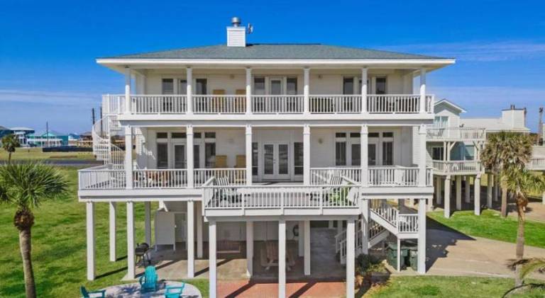 Huge beach house with great views, steps from sand — photo 4