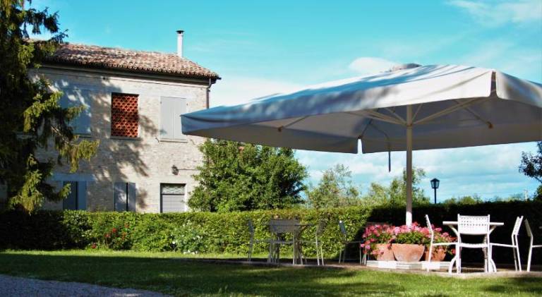 Vacation home with garden, patio & grill — photo 4