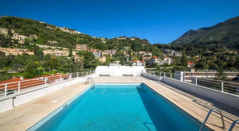 Fully equipped apartment with patio & private pool | Beach nearby | Dogs allowed — photo 4
