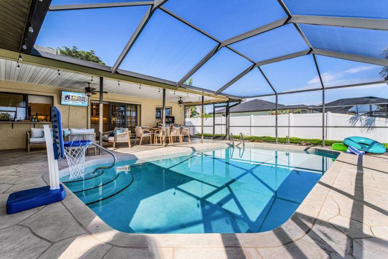 Family-oriented house with grill & private pool | Water view | Pets are welcome in Cape Coral, FL