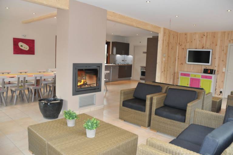 Vacation home with patio, yard & barbeque — photo 3